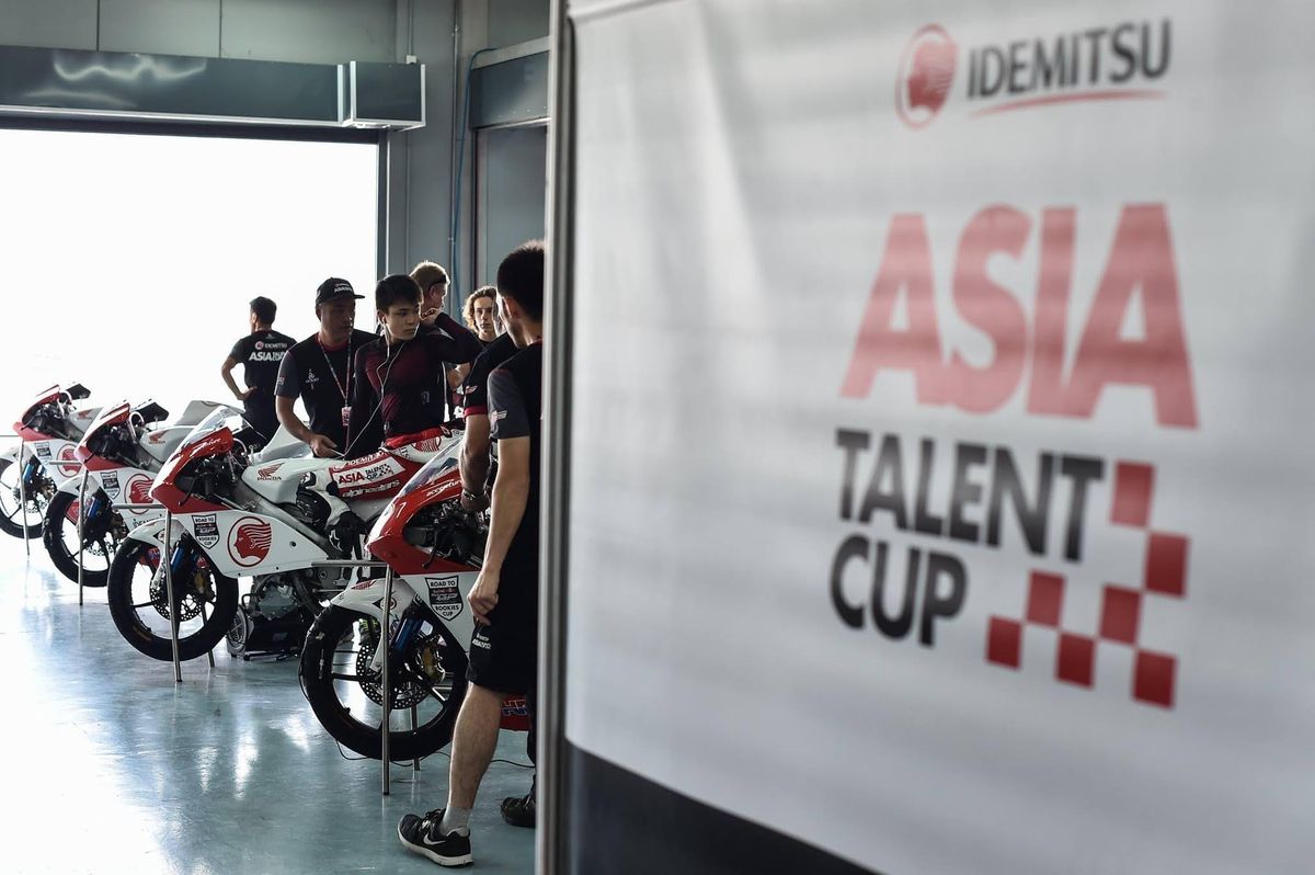 Idemitsu Asia Talent Cup のピットガレージ