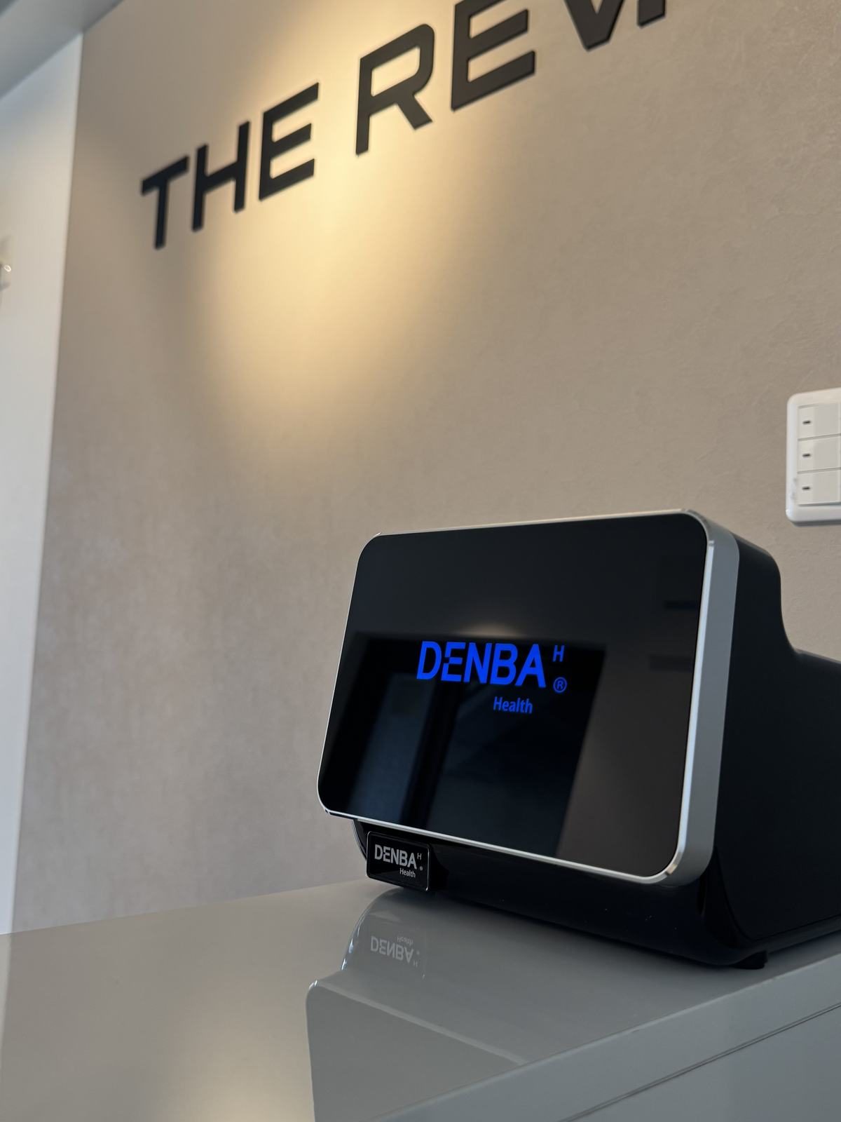 酸素ルーム内に設置された DENBA Health